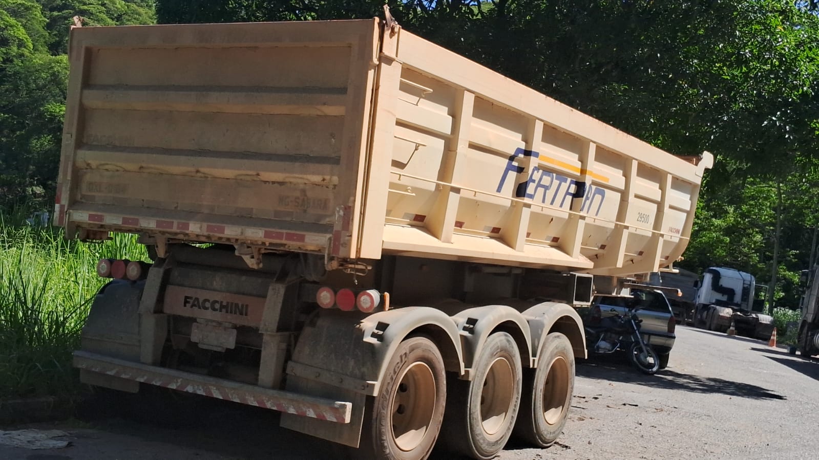 Foto da carreta QXL0184