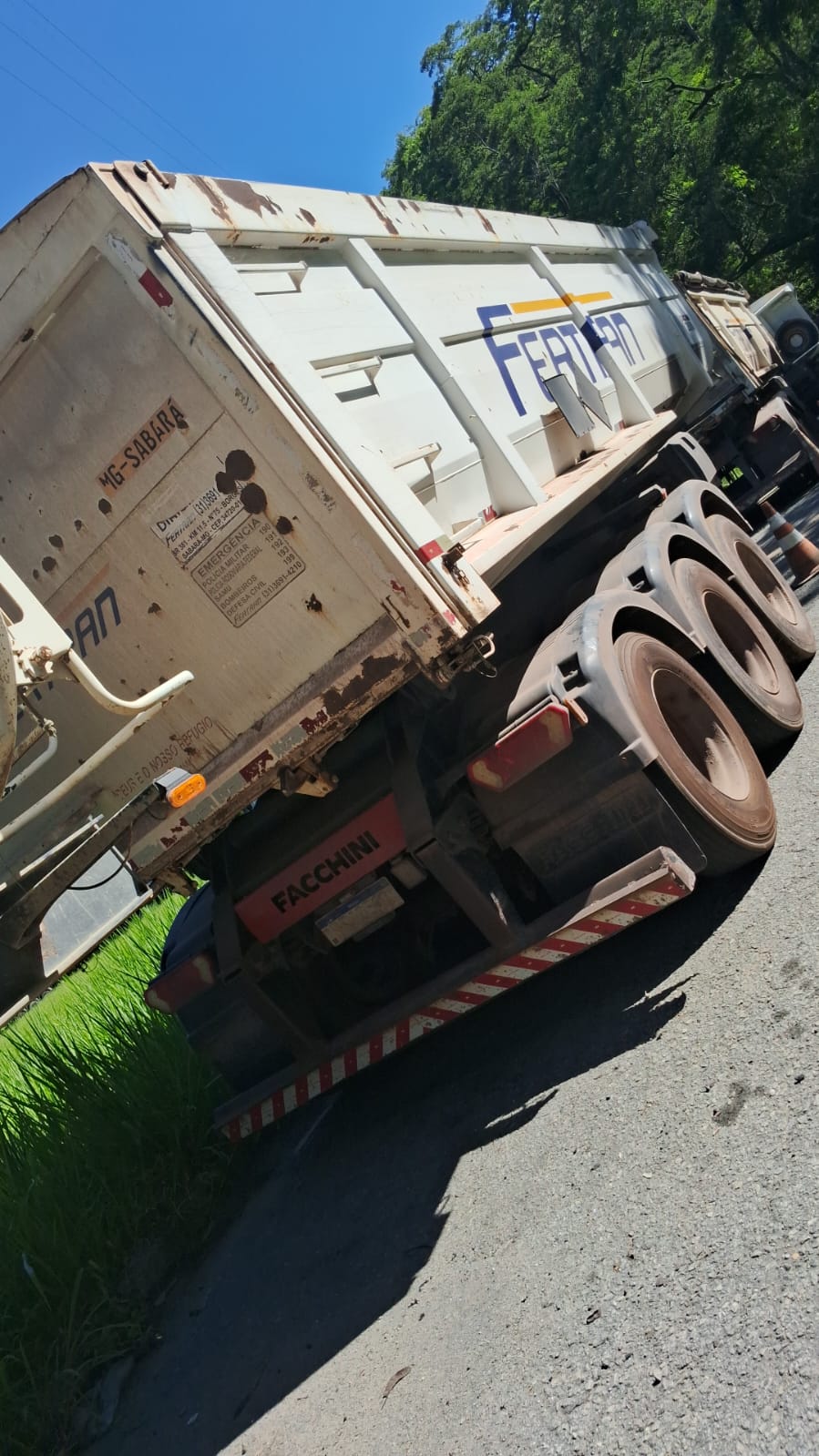 Foto da carreta RFJ2E90